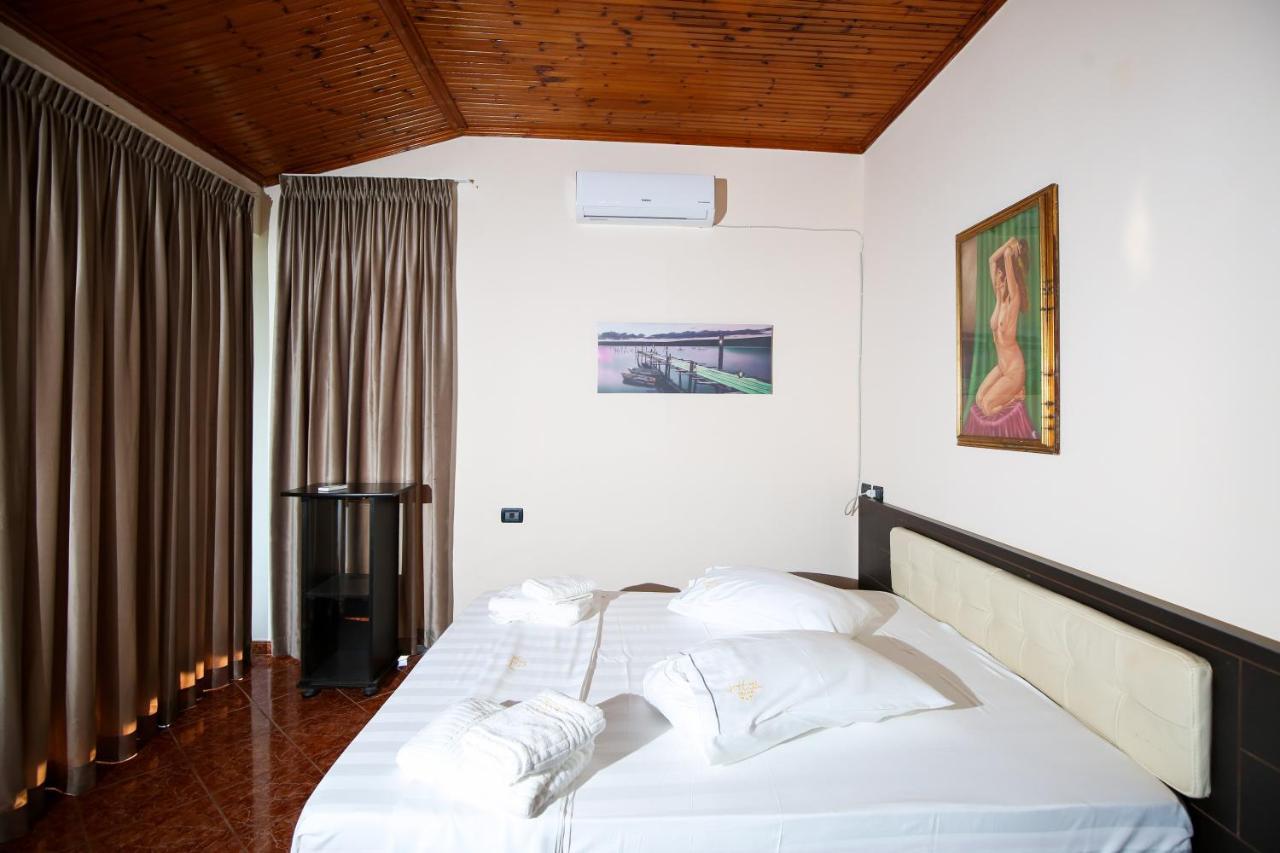 The Hart Hotel Vlore Exterior photo