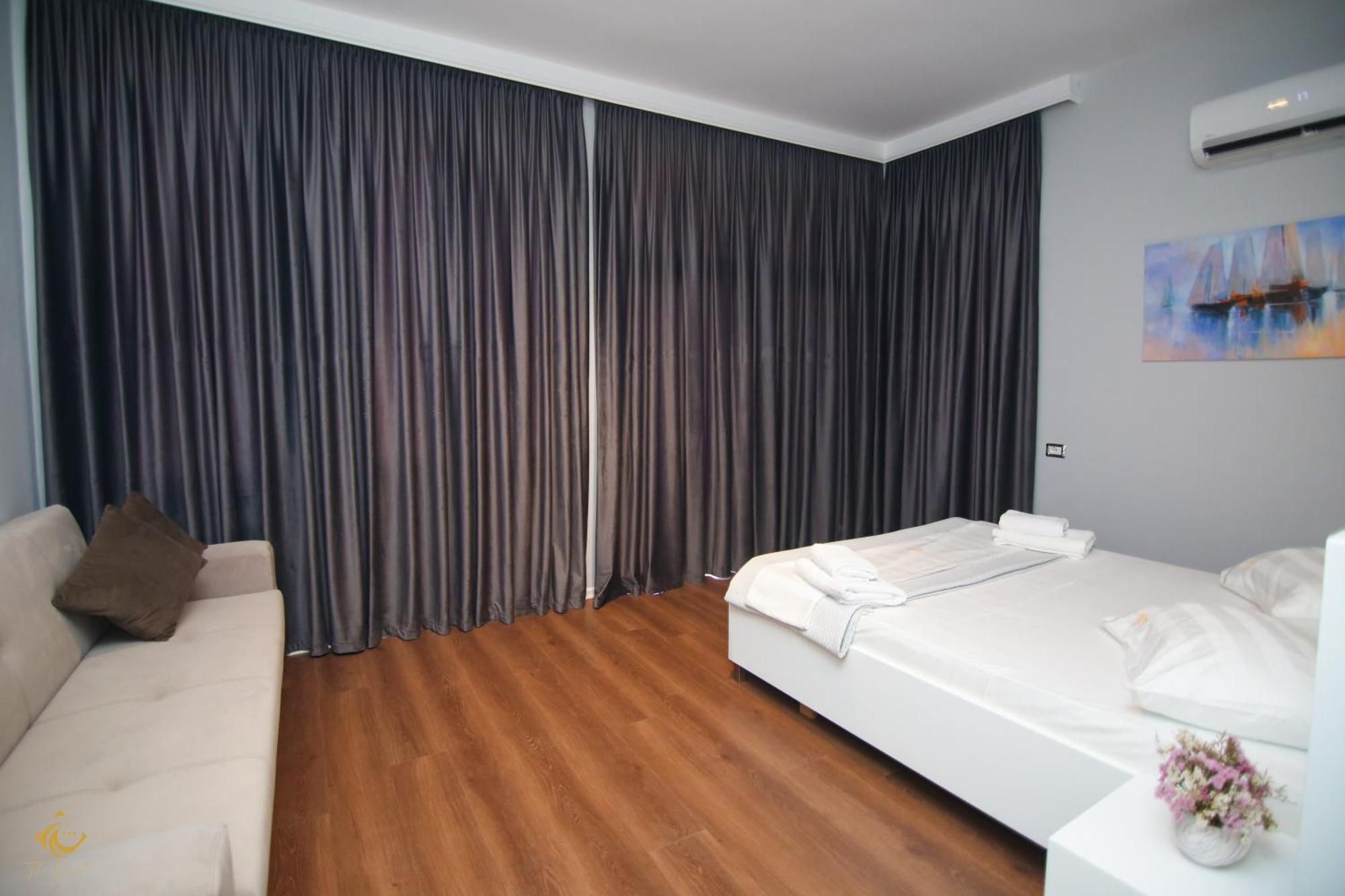 The Hart Hotel Vlore Exterior photo